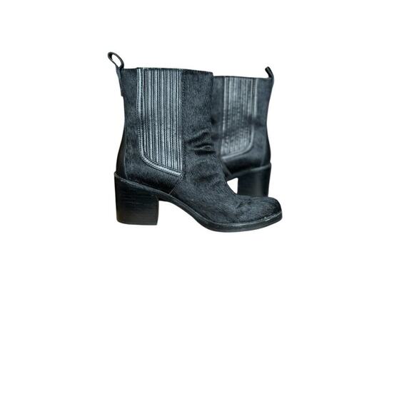 UGG Camden Exotic Black Heeled Booties sz 8 Faux Cow Hide Furry Boots High Heel - Picture 1 of 8